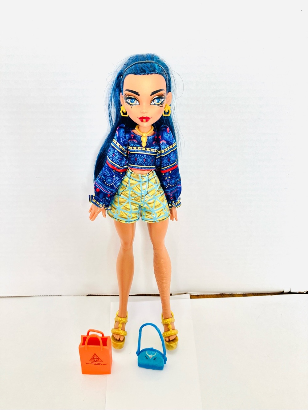 Monster High Cleo De Nile Fashion Doll Wearing Faboolous Pets Outfit